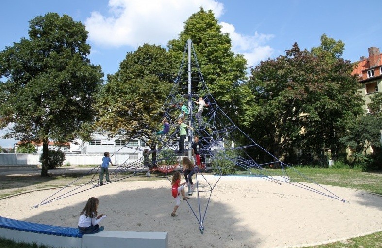 Inter-Play Spielplatzgeraete