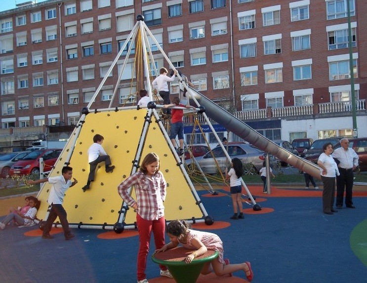 Inter-Play Spielplatzgeraete